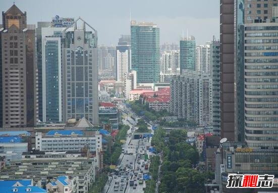 上海东方路之坟墩路，满是坟墓墩鬼路(到处都是尸骨)